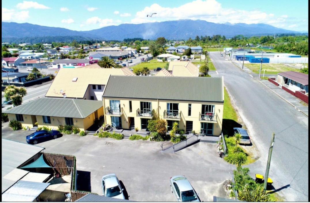 Palmcourt Motel Westport Exterior photo