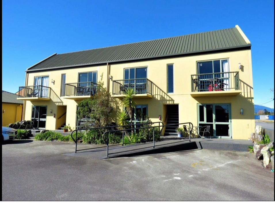 Palmcourt Motel Westport Exterior photo